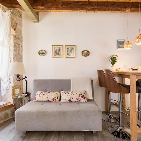 Kaleta Little House *